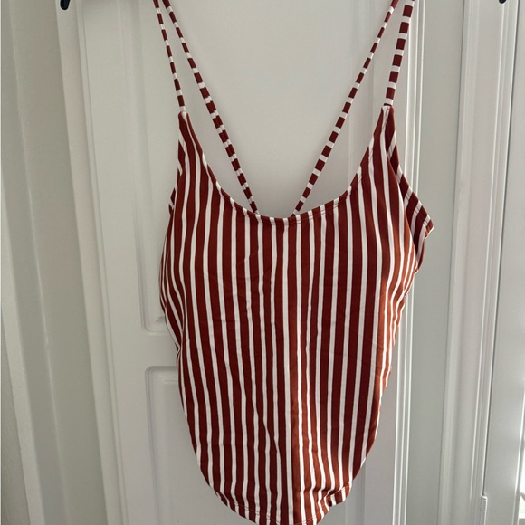 Bathing suits - Picture 11 of 12